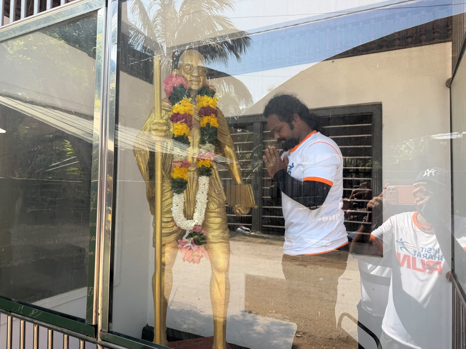 On the occasion of Gandhi Jayanti, Team CGI Jaffna paid floral tributes at Cargills Square and Ariyalai Gandhi Memorial, Jaffna to commemorate the 157th Birth Anniversary of Mahatma Gandhi